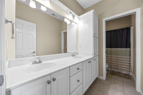 450 Hickory Court Robins IA 52328