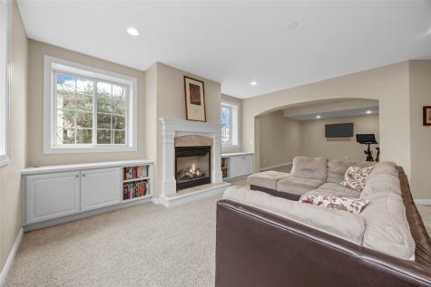 450 Hickory Court Robins IA 52328