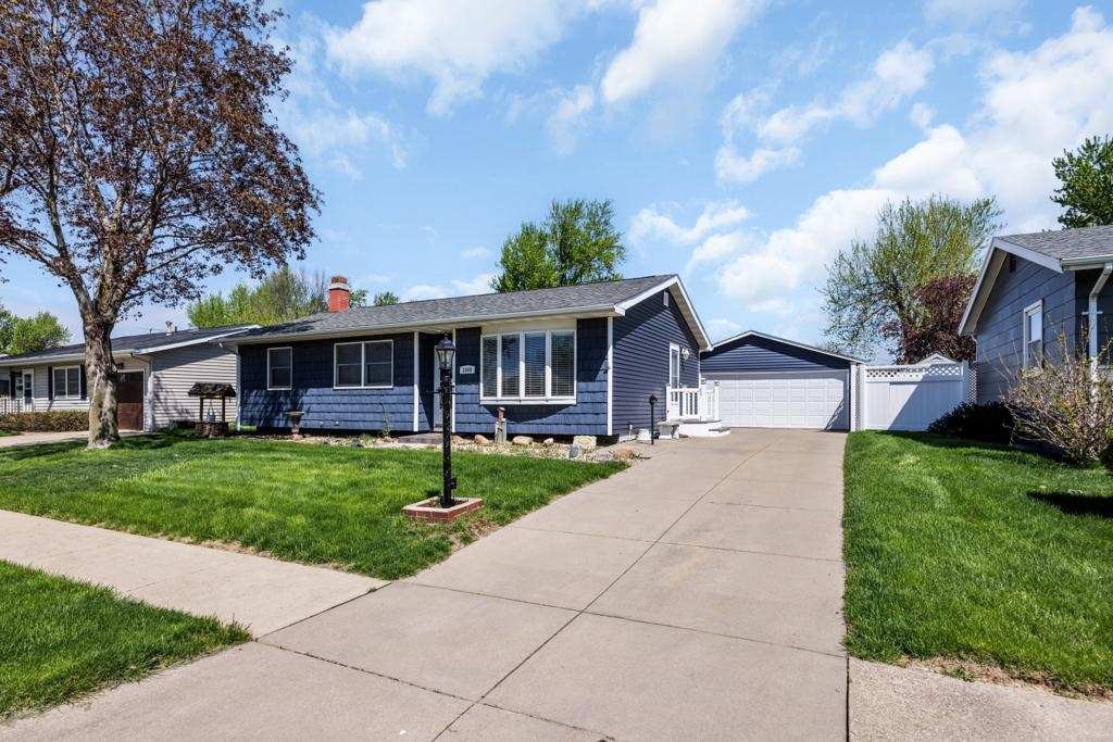 1060 West 10th Avenue Marion IA 52302