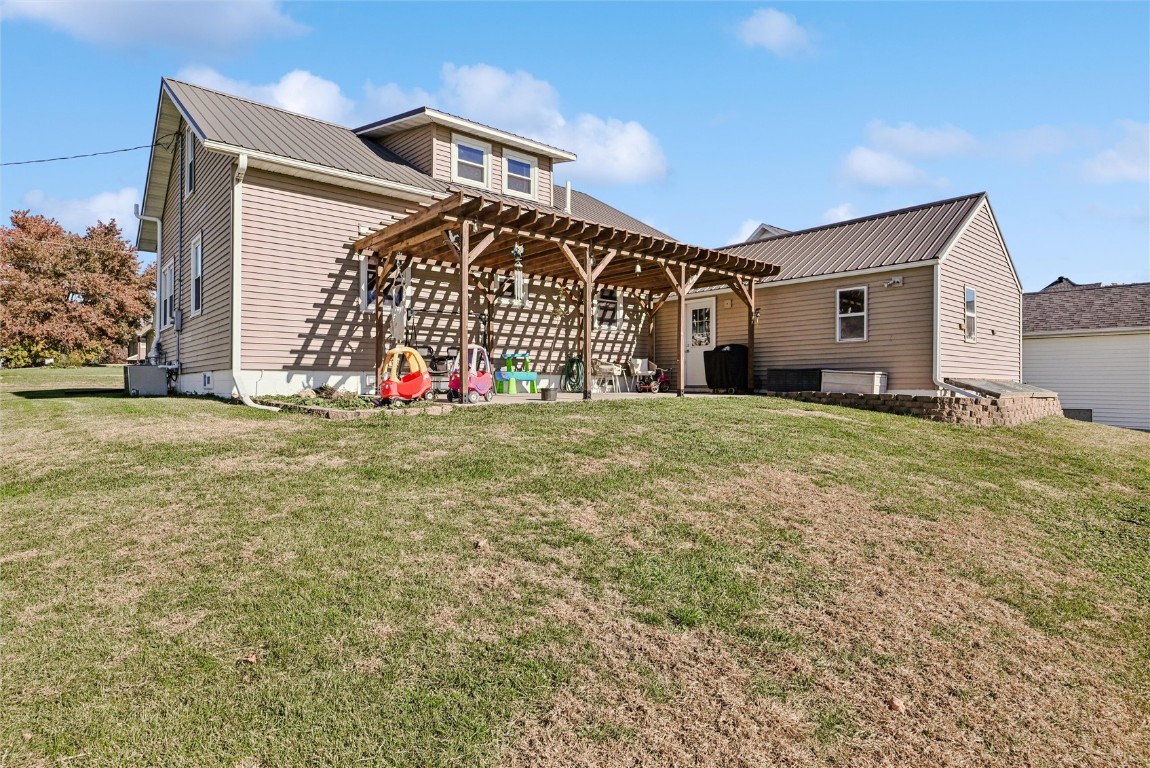 211 Fremont Street Blairstown IA 52209