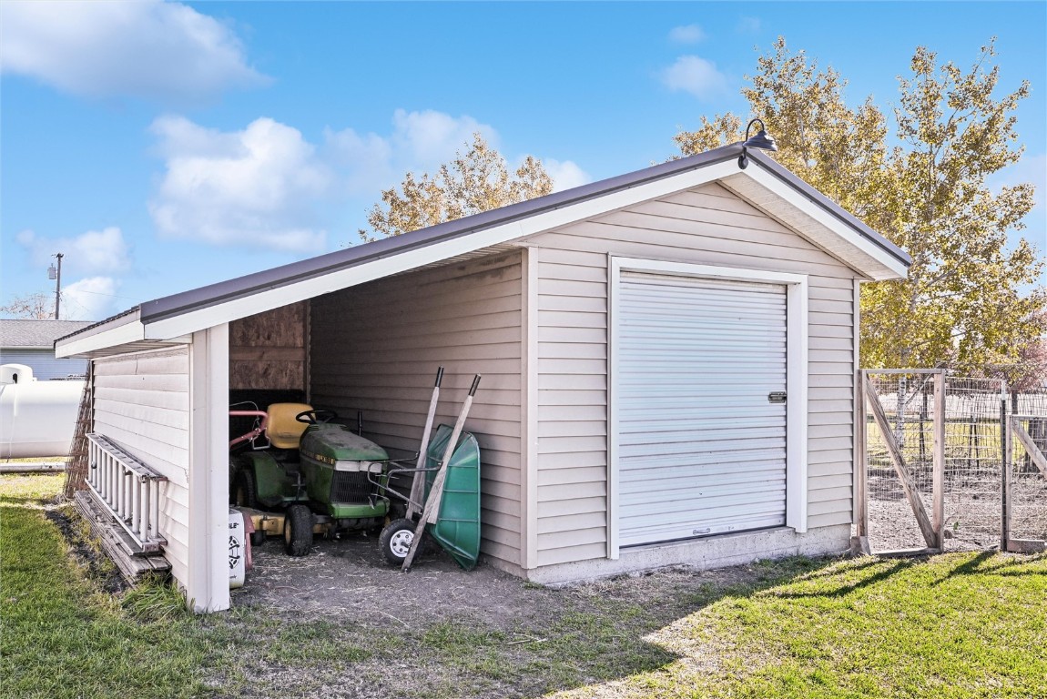 211 Fremont Street Blairstown IA 52209