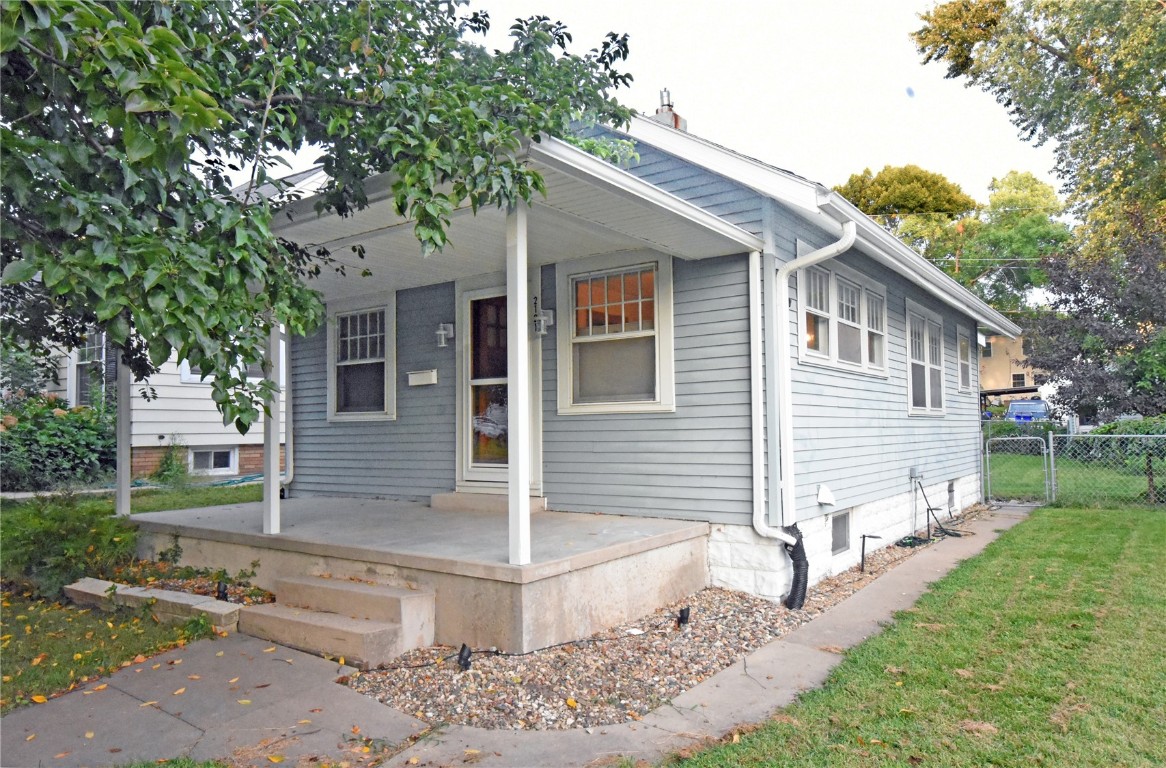 2121 E Avenue NE Cedar Rapids IA 52402