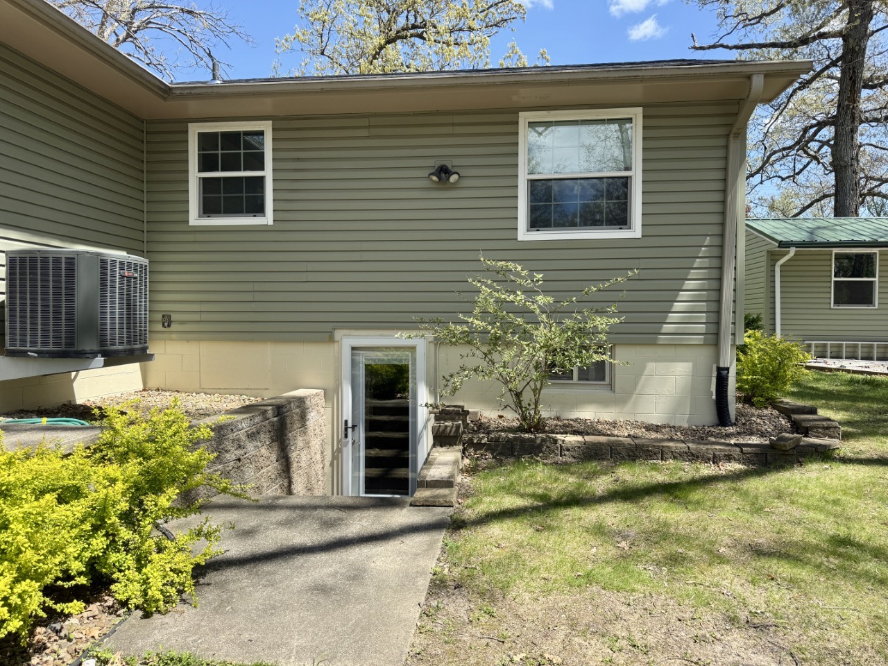 4261 Oak Leaf Lane NE Iowa City IA 52240