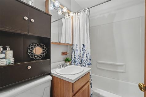 1627 Miami Drive NE Cedar Rapids IA 52402