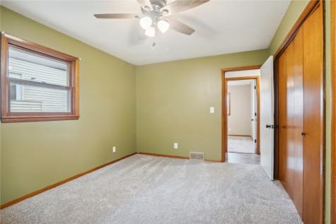 1617 Sierra Drive NE Cedar Rapids IA 52402