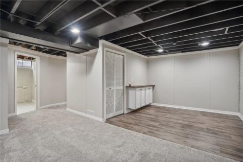 1617 Sierra Drive NE Cedar Rapids IA 52402