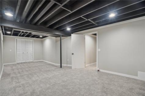 1617 Sierra Drive NE Cedar Rapids IA 52402