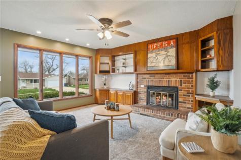 1617 Sierra Drive NE Cedar Rapids IA 52402