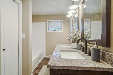 1617 Sierra Drive NE Cedar Rapids IA 52402