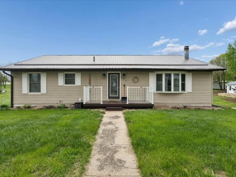 617 E Oak Street Mechanicsville IA 52306
