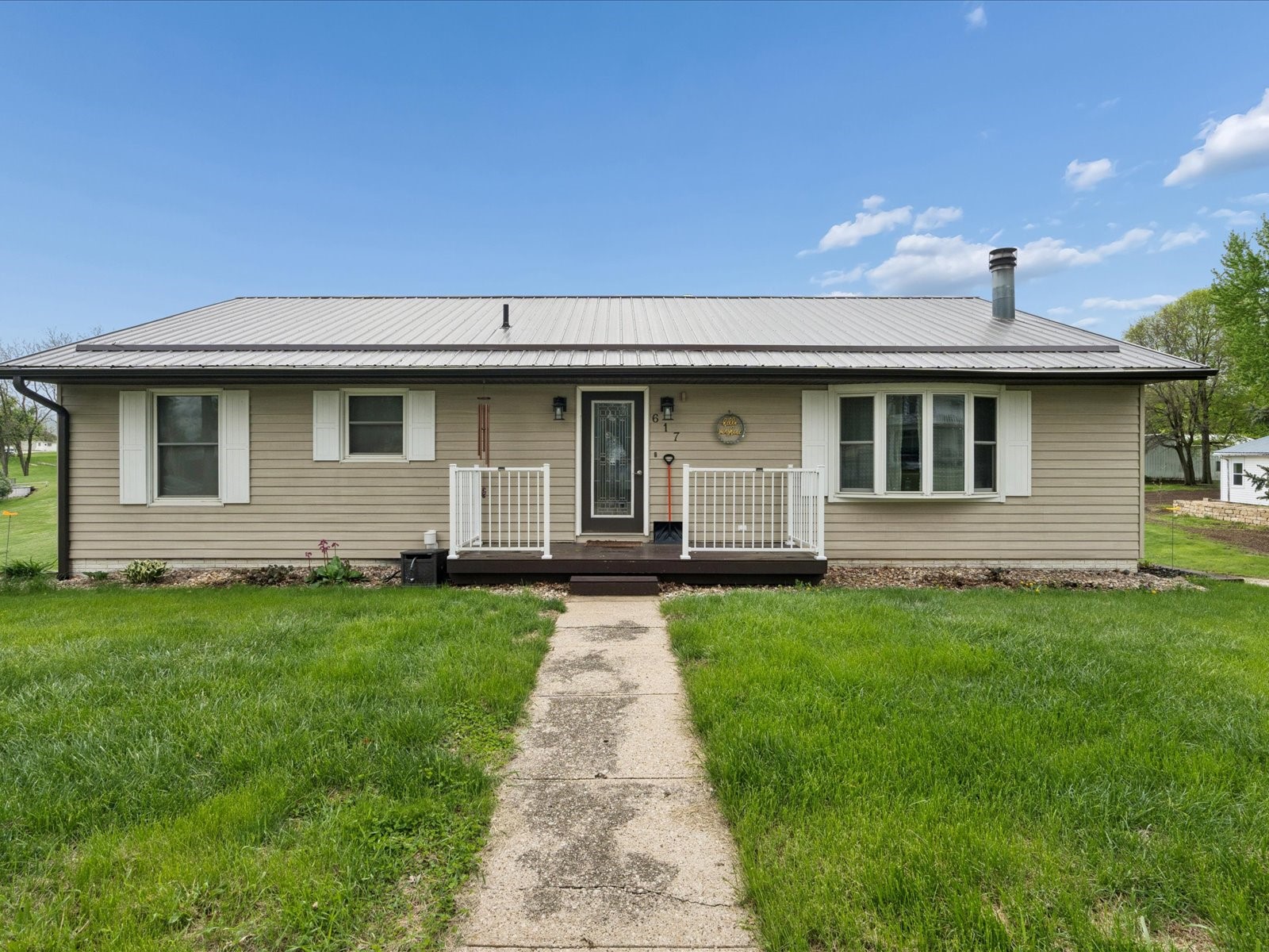 617 E Oak Street Mechanicsville IA 52306