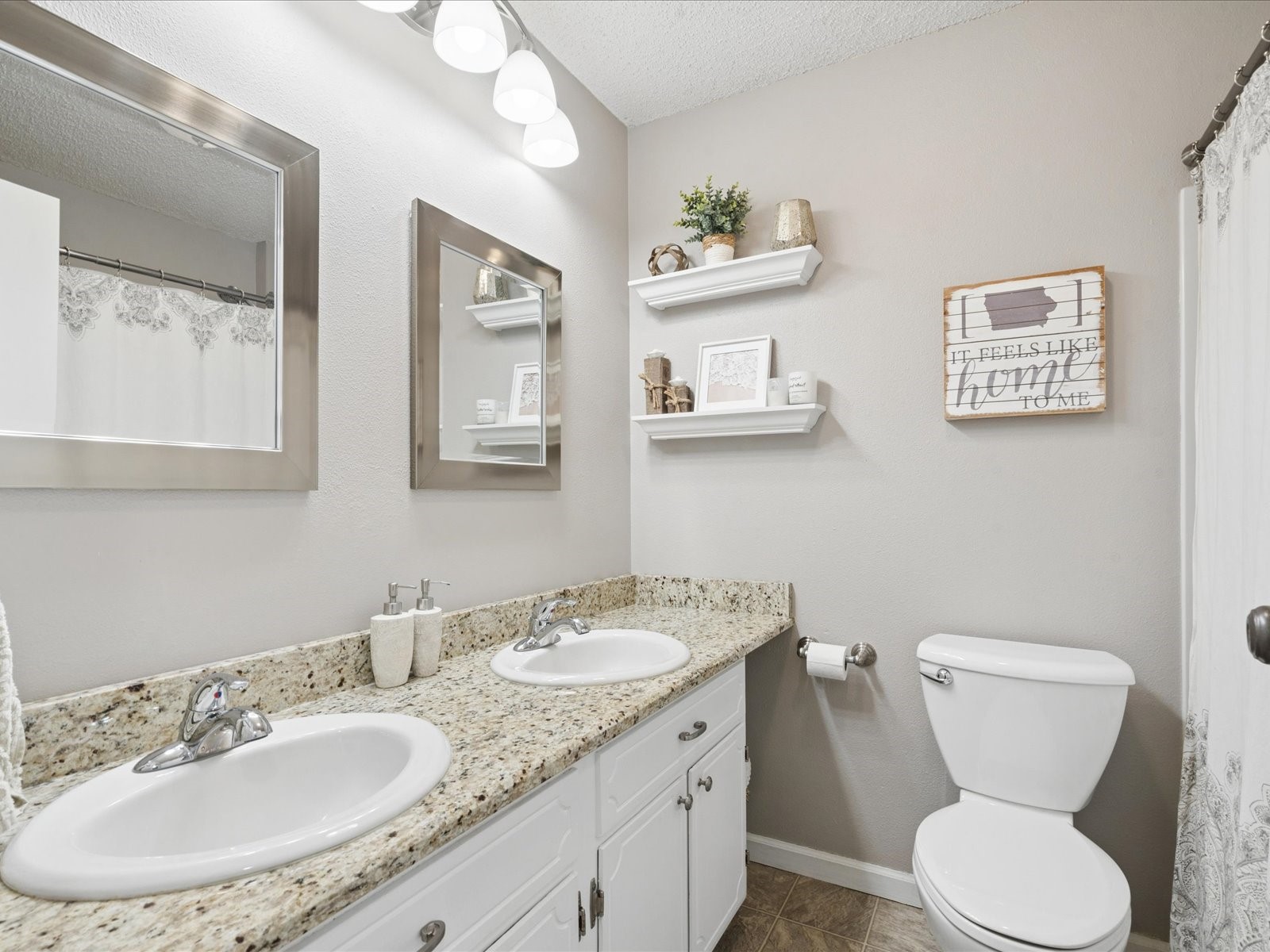 617 E Oak Street Mechanicsville IA 52306