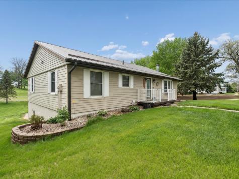 617 E Oak Street Mechanicsville IA 52306