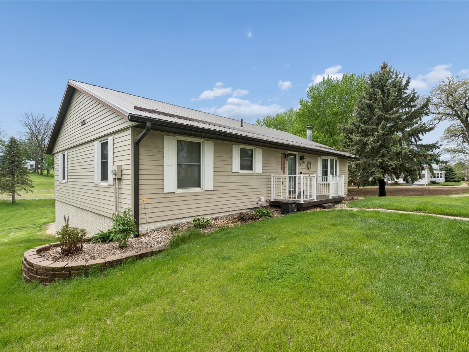 617 E Oak Street Mechanicsville IA 52306
