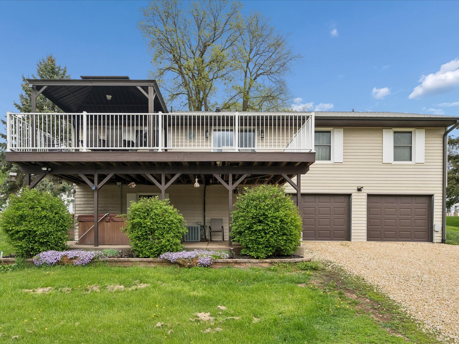 617 E Oak Street Mechanicsville IA 52306