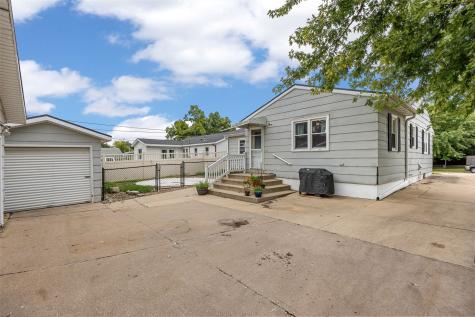 109 Marion Court Hiawatha IA 52233