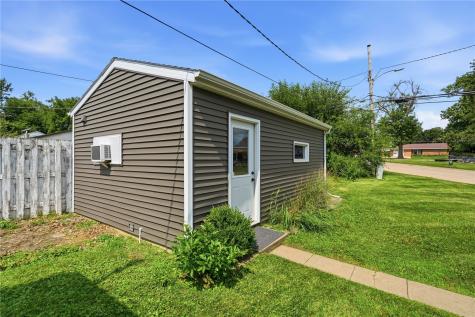 2110 Chandler Street SW Cedar Rapids IA 52404