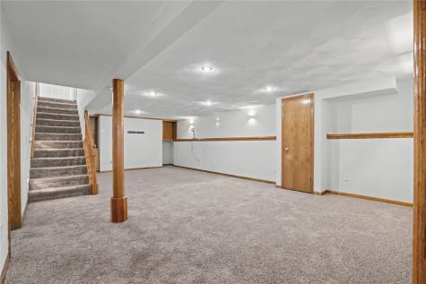 124 14th Avenue SE Independence IA 50644