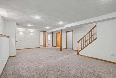 124 14th Avenue SE Independence IA 50644