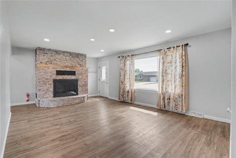 124 14th Avenue SE Independence IA 50644