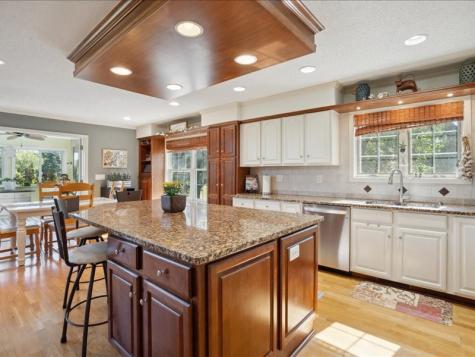 9140 Deer Valley Drive Cedar Rapids IA 52411