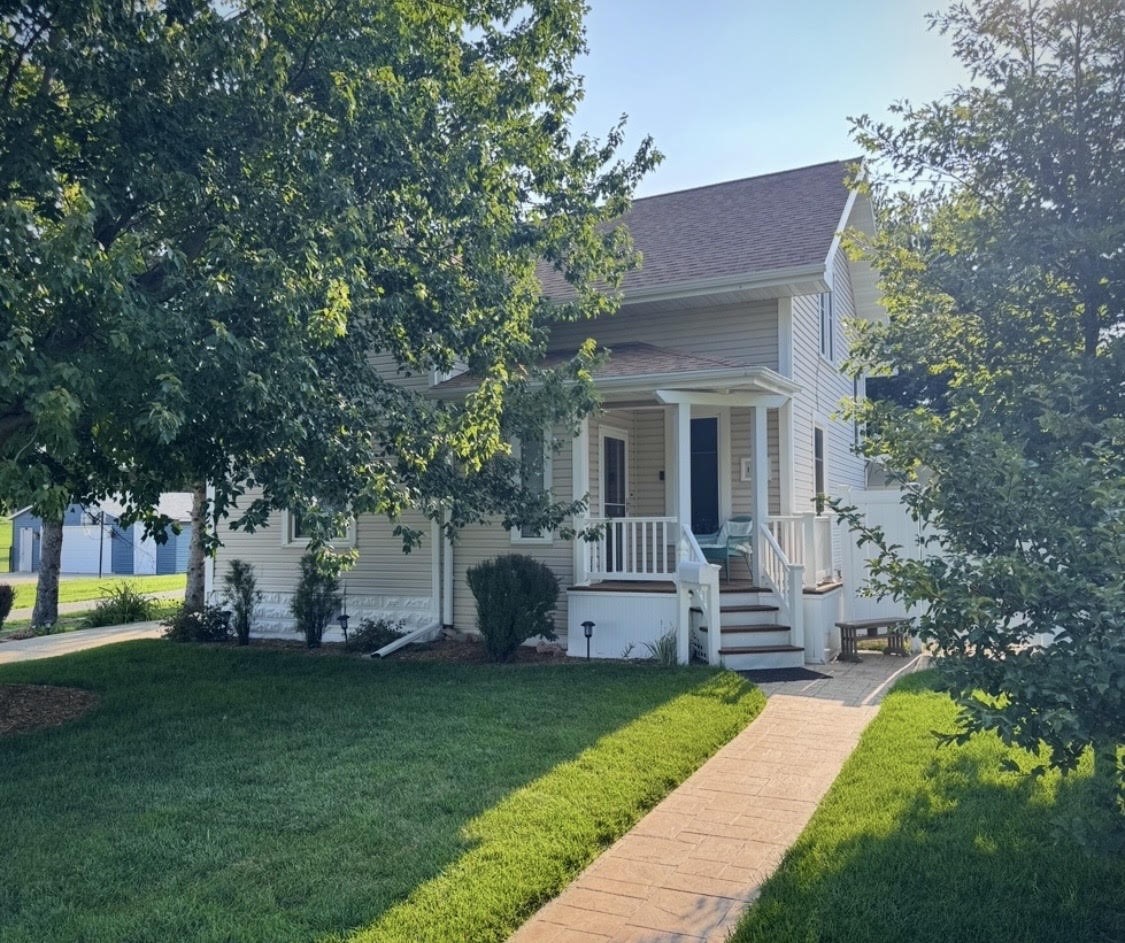 1715 7th Avenue Belle Plaine IA 52208