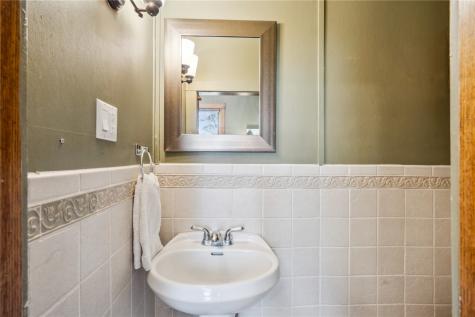1715 7th Avenue Belle Plaine IA 52208