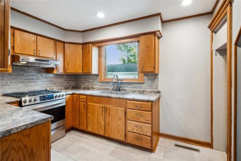 1715 7th Avenue Belle Plaine IA 52208