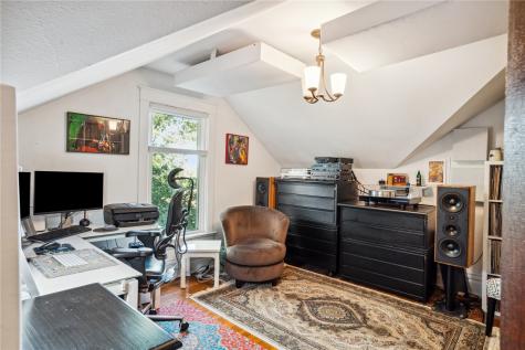 1715 7th Avenue Belle Plaine IA 52208