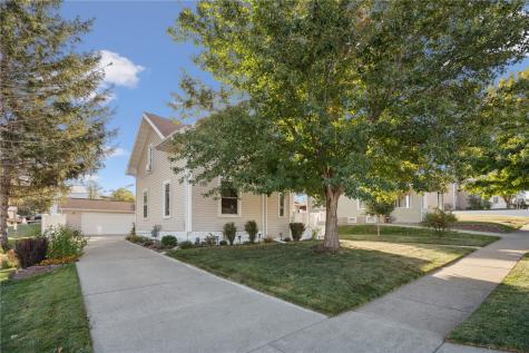 1715 7th Avenue Belle Plaine IA 52208