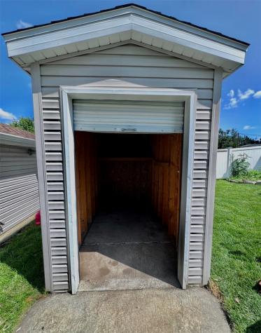 1715 7th Avenue Belle Plaine IA 52208
