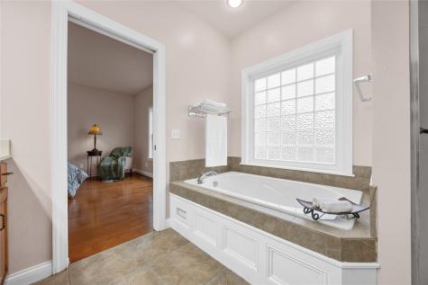 201 Teakwood Lane Cedar Rapids IA 52402