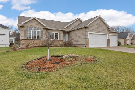 201 Teakwood Lane Cedar Rapids IA 52402