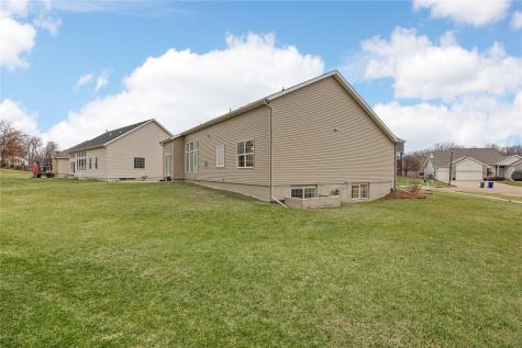 201 Teakwood Lane Cedar Rapids IA 52402