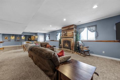 210 Longworth Avenue Alburnett IA 52202