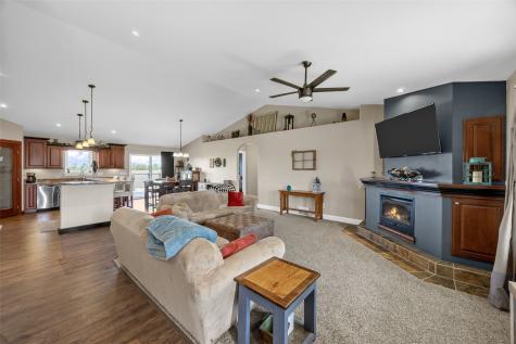 210 Longworth Avenue Alburnett IA 52202