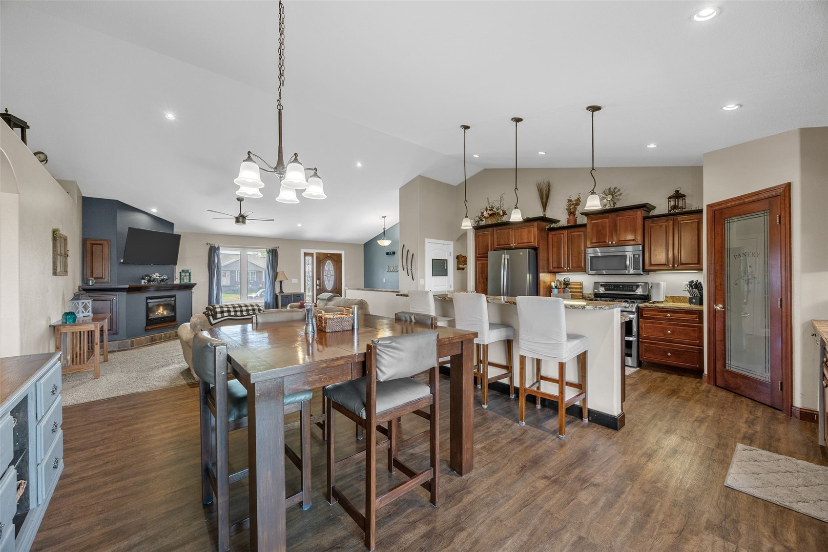 210 Longworth Avenue Alburnett IA 52202
