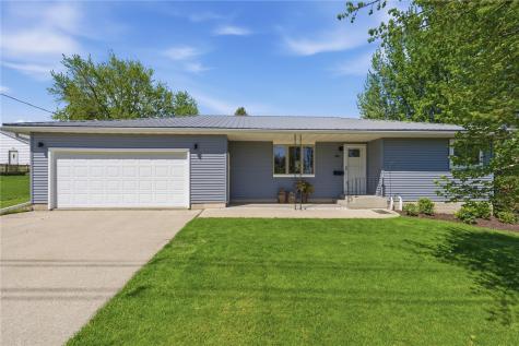 1503 G Avenue Vinton IA 52349