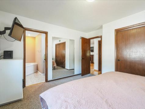1613 South View Drive NW Cedar Rapids IA 52405