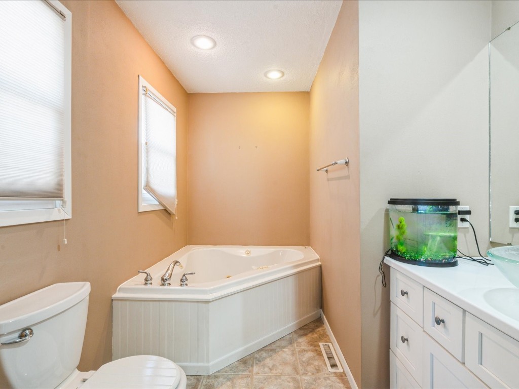 1613 South View Drive NW Cedar Rapids IA 52405