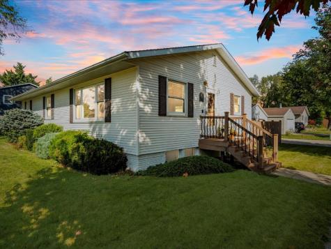 1613 South View Drive NW Cedar Rapids IA 52405