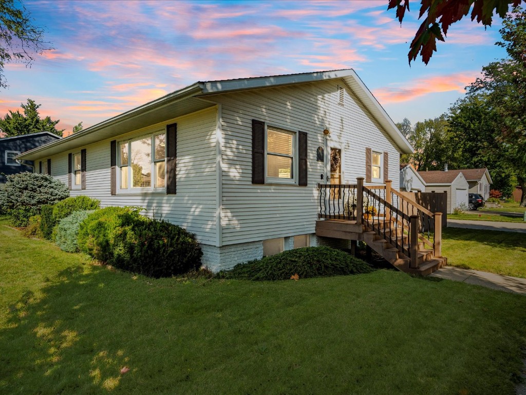 1613 South View Drive NW Cedar Rapids IA 52405