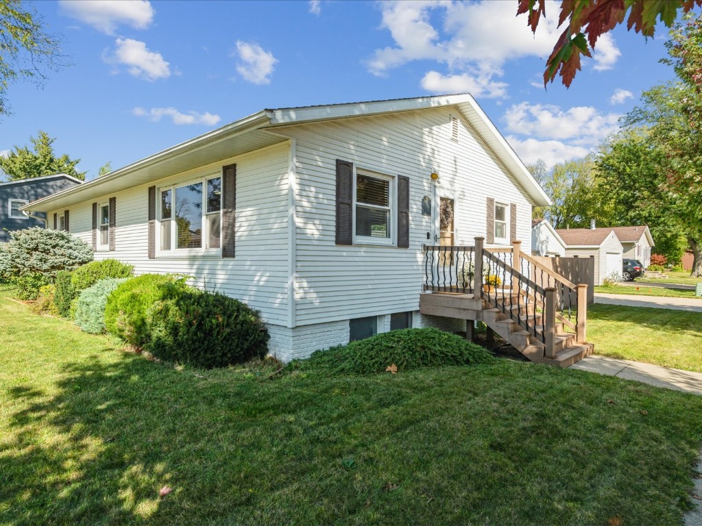 1613 South View Drive NW Cedar Rapids IA 52405