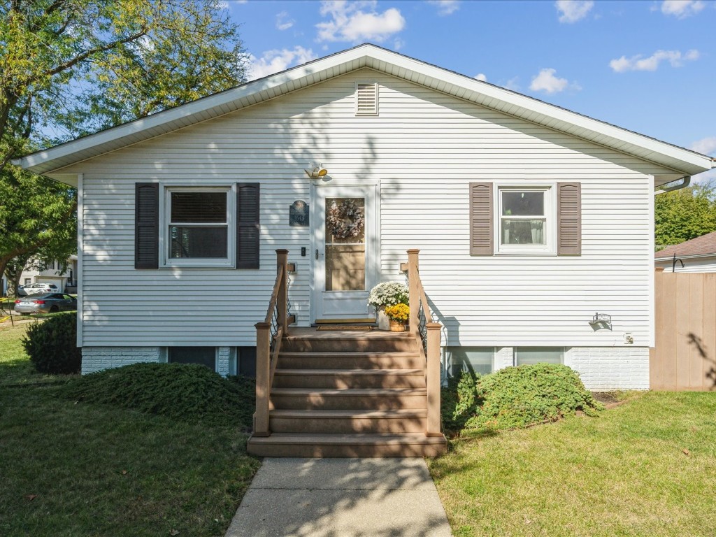 1613 South View Drive NW Cedar Rapids IA 52405