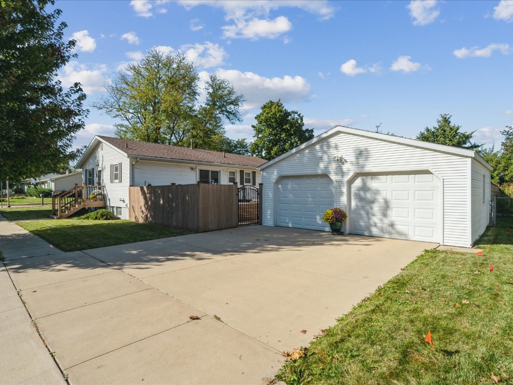 1613 South View Drive NW Cedar Rapids IA 52405