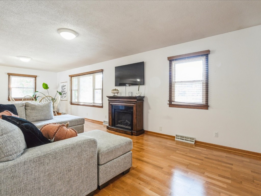 1613 South View Drive NW Cedar Rapids IA 52405