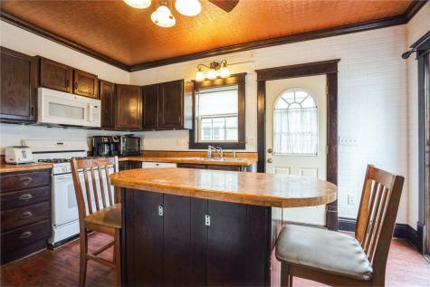 602 Jackson Street Olin IA 52320