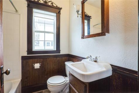 602 Jackson Street Olin IA 52320