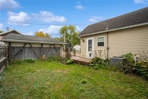 602 Jackson Street Olin IA 52320