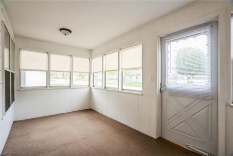 602 Jackson Street Olin IA 52320